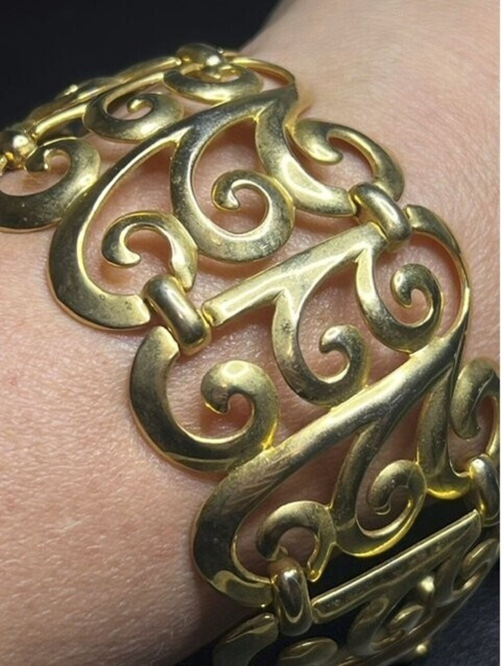 B7013 VTG Ornate Gold Tone Scroll Filigree Wide Link Statement Cuff Bracelet 8"